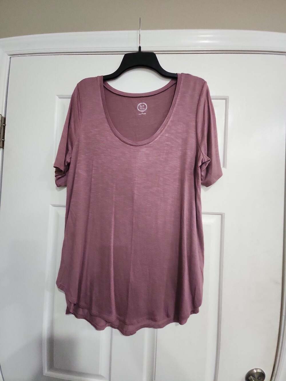 Maurices 24/7 purple scoop neck women's short sleeve top Size L Large